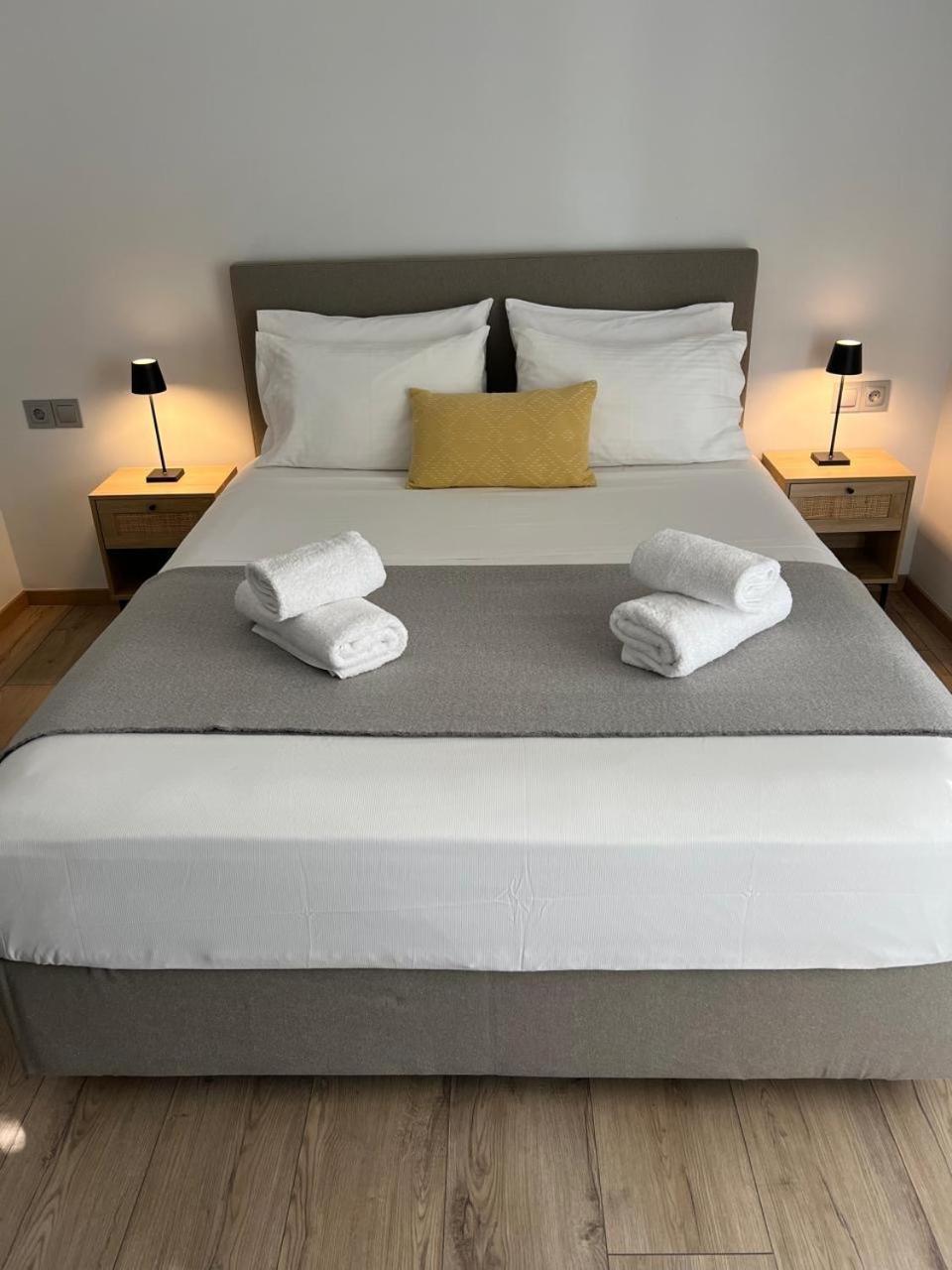 Minimal Apartment On The Shadow Of The Acropolis Athen Eksteriør bilde