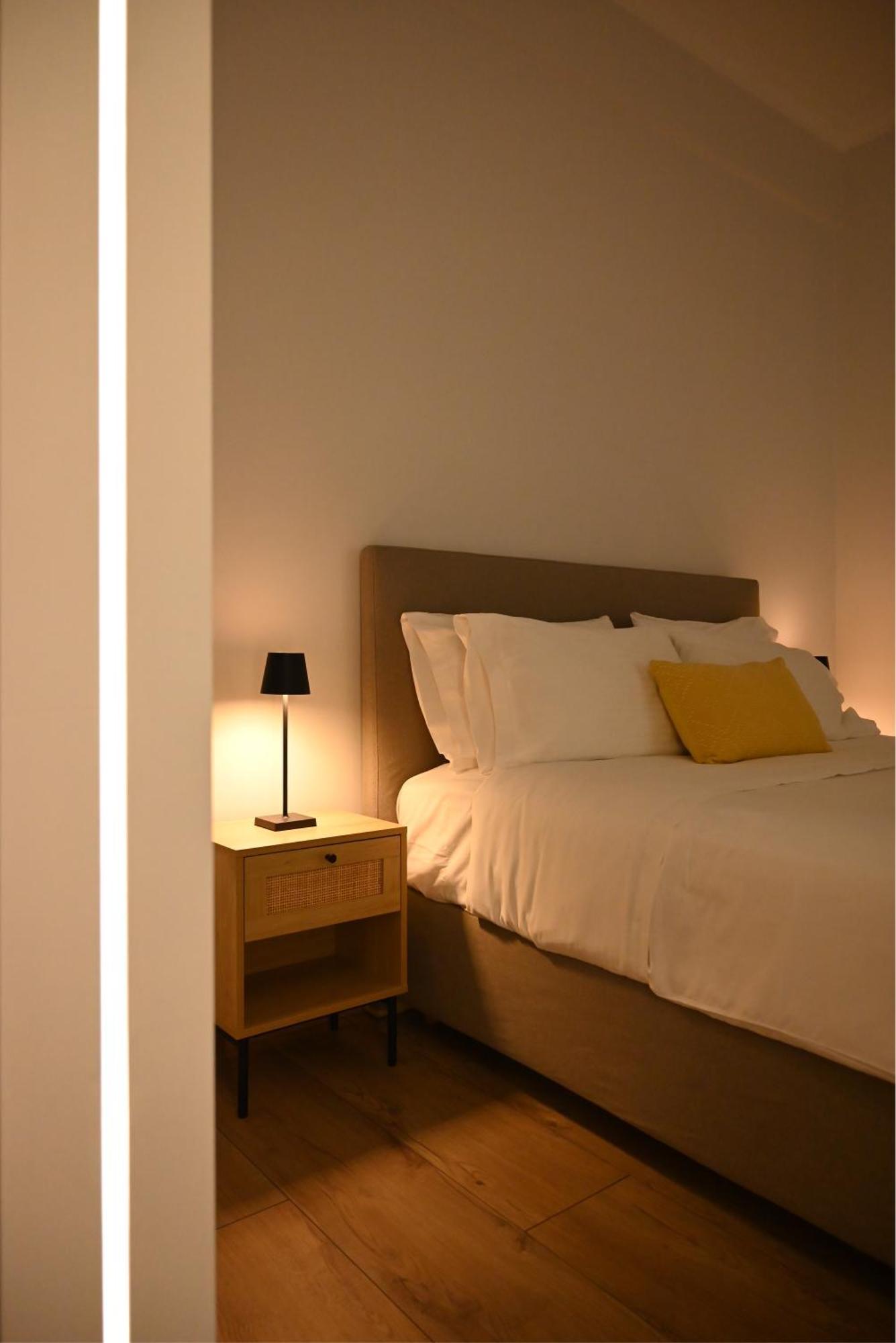 Minimal Apartment On The Shadow Of The Acropolis Athen Eksteriør bilde